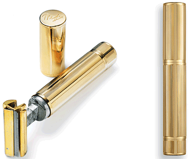 Cartier New York Travel Razor, c. 1930. 14-carat gold, steel.