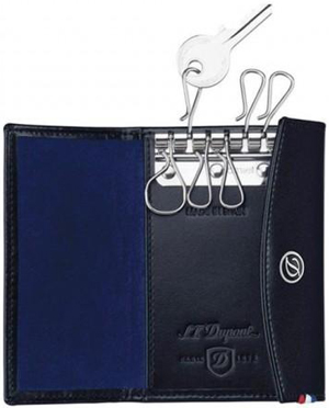 S.T. Dupont Line D key holder, 6 keys: €160.