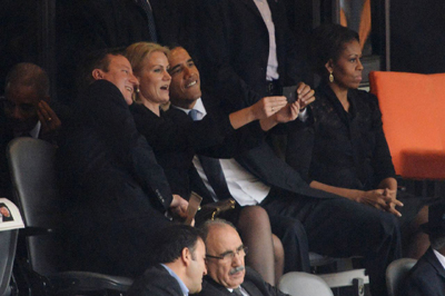 David Cameron and Barack Obama pose for selfie with Danish PM Helle Thorning-Schmidt.