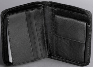 Kenneth Cole Rio Leather Zip Around Men's Wallet: US$52.