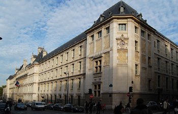 Lycée Louis-le-Grand, 123 rue Saint-Jacques, 75005 Paris.