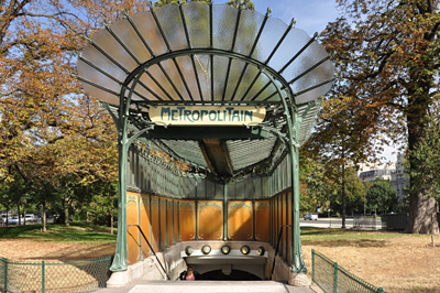 Hector Guimard: Metro station entrance (édicule Guimard) Porte Dauphine, Paris 16th arrondissement, France.