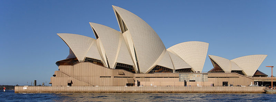 Sydney Opera House (Australia) by Danish architect Jørn Utzon (1973).