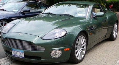 Aston Martin Vanquish V12 (2001-2005).