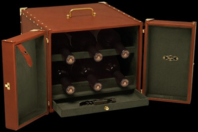 Luis Negri portable small leather wine storage.