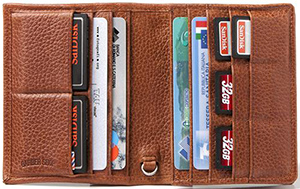 Barber Shop - Pixie is a leather organizer to carry your credit and memory cards: €99.