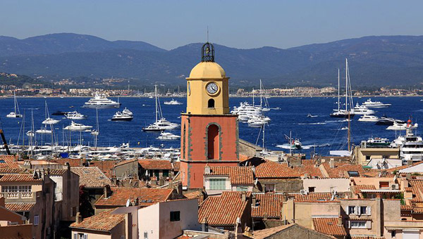 Click on the photo to check out our complete INSIDER'S GUIDE TO SAINT-TROPEZ's best bars, beaches, cafés, events, hotels, media, museums, nightclubs, nightlife & restaurants.